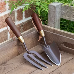 Burgon & Ball Dark Wood Hand Fork -Gardens and Outdoor Stores burgon ball dark wood hand fork5019360201564 02i bq