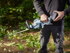 Erbauer 18V 550mm EHT18-Li - KIT Cordless Hedge Trimmer 13 Erbauer 18V 550mm EHT18-Li - KIT Cordless Hedge Trimmer -Gardens and Outdoor Stores erbauer 18v 550mm eht18 li kit cordless hedge trimmer3663602418269 11i