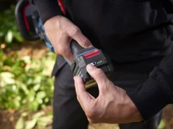 Erbauer 18V 550mm EHT18-Li - KIT Cordless Hedge Trimmer 14 Erbauer 18V 550mm EHT18-Li - KIT Cordless Hedge Trimmer -Gardens and Outdoor Stores erbauer 18v 550mm eht18 li kit cordless hedge trimmer3663602418269 13i