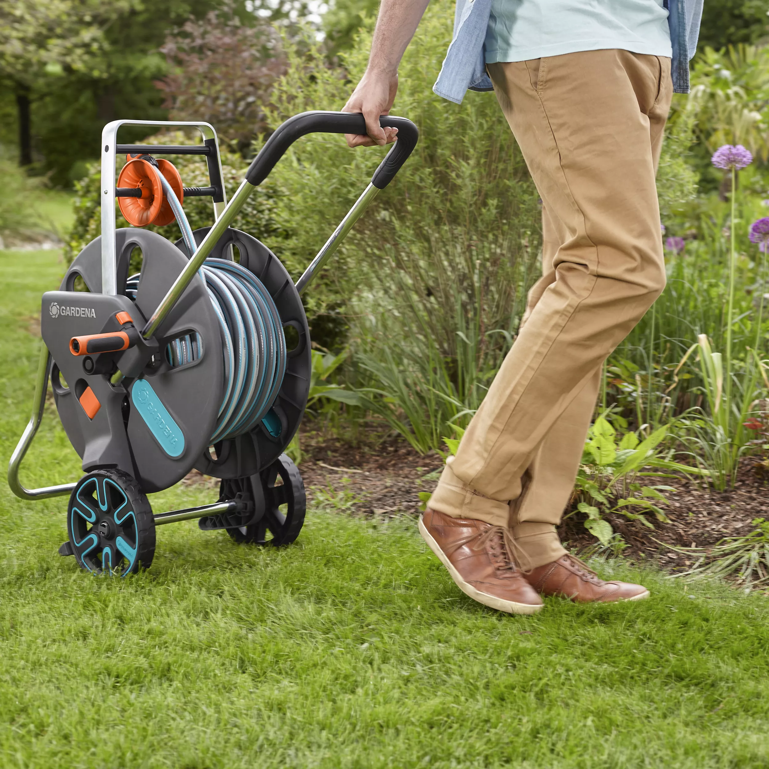 Gardena Aquaroll Freestanding Manual Hose Reel Set (L)50m 6 Gardena Aquaroll Freestanding Manual Hose Reel Set (L)50m - Image 4