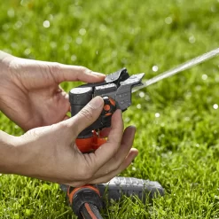 Gardena Pulse Sprinkler -Gardens and Outdoor Stores gardena pulse sprinkler4078500814102 02i bq