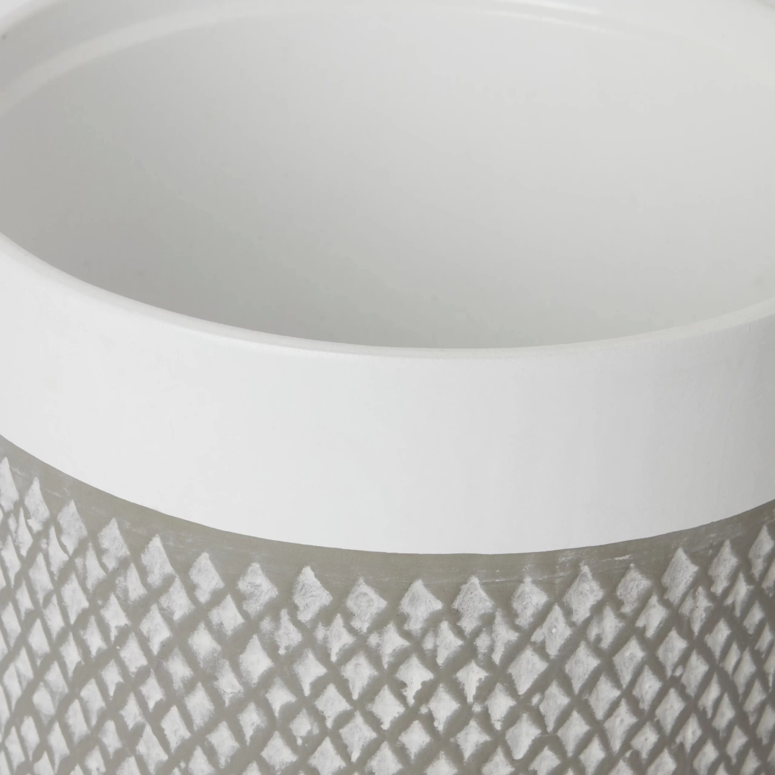 GoodHome Griffin Clay Diamond Circular Plant Pot (Dia)19.2cm 4 GoodHome Griffin Clay Diamond Circular Plant Pot (Dia)19.2cm - Image 2