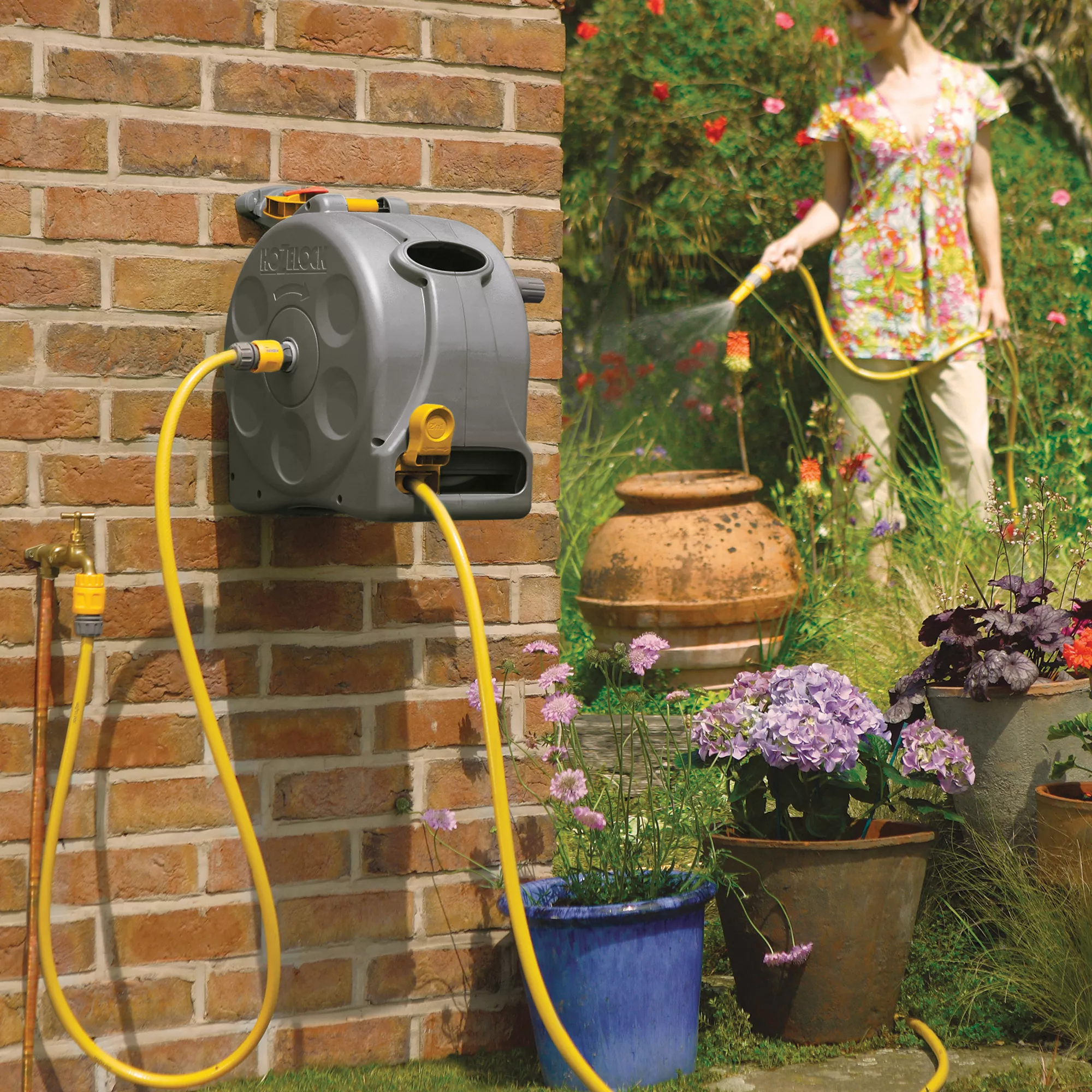 Hozelock 2 In 1 Wall-mounted Hose Pipe Set (L)25m 5 Hozelock 2 In 1 Wall-mounted Hose Pipe Set (L)25m - Image 3