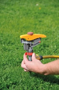 Hozelock Pulsating Pulse Sprinkler -Gardens and Outdoor Stores hozelock pulsating pulse sprinkler5010646057677 03bq