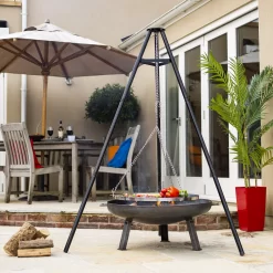 La Hacienda Tripod Hanging Grill -Gardens and Outdoor Stores la hacienda tripod hanging grill5055025586126 02i bq