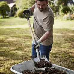 Magnusson Wooden Square D Handle Shovel -Gardens and Outdoor Stores magnusson wooden square d handle shovel5059340086583 01i