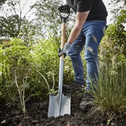 Magnusson Wooden Square Digging Spade -Gardens and Outdoor Stores magnusson wooden square digging spade5059340086651 01i