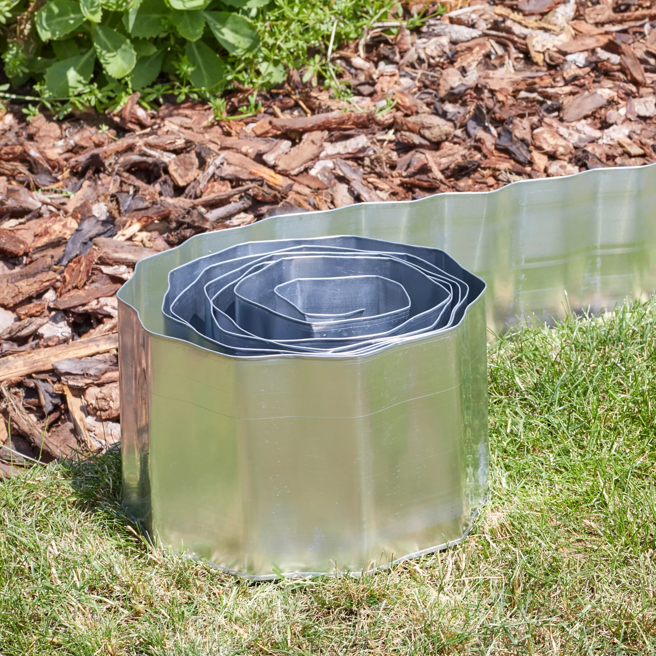 Smart Garden Steel Lawn Edging (H)15.8cm (L)3.05m 4 Smart Garden Steel Lawn Edging (H)15.8cm (L)3.05m - Image 2